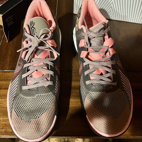 Nike Kyrie Flytrap V 10.5 - Picture 3 of 4